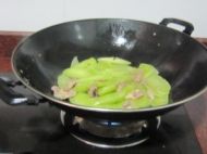 莴苣炒肉片的做法