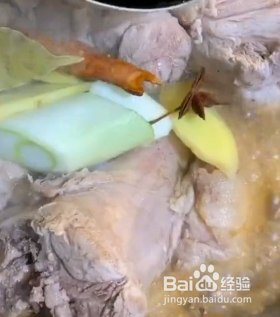 怎样做好吃的酱香猪棒骨呢