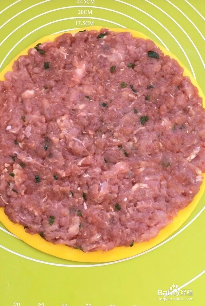 鸡蛋肉卷的做法。