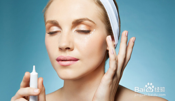 女生护肤化妆的步骤