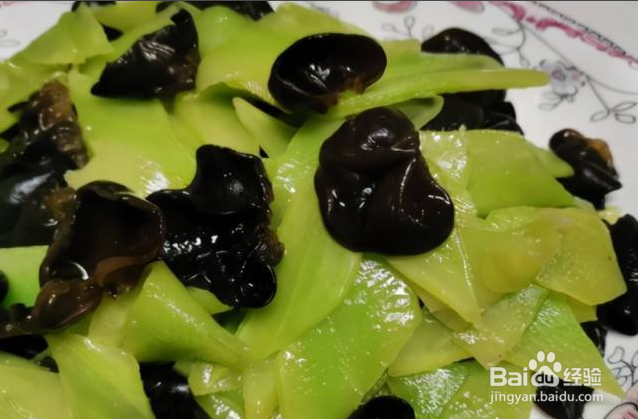 木耳炒莴笋的做法