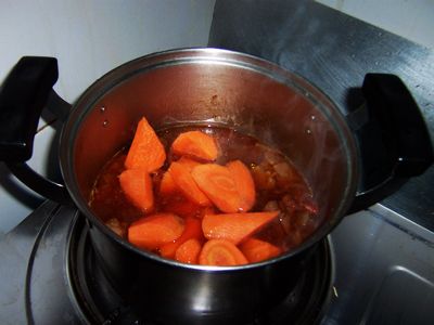 红萝卜和西红柿牛肉能一起吃吗