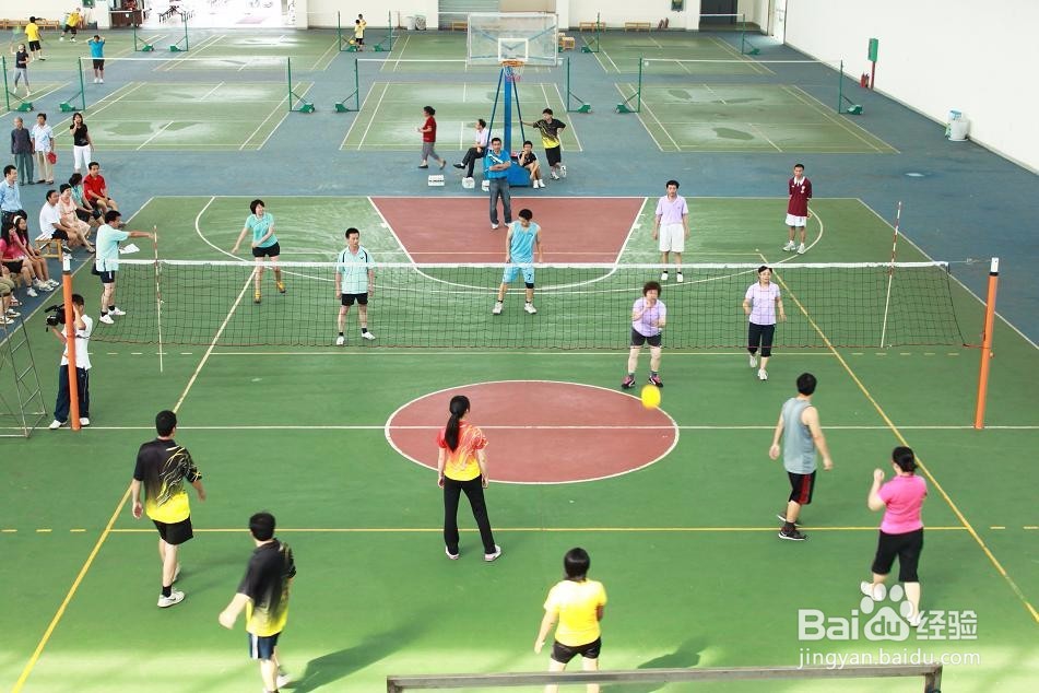 如何打好气排球？