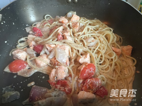 鱼子酱三文鱼意面