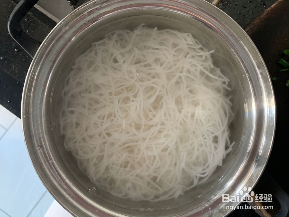 鸡蛋葱花炒米粉的做法