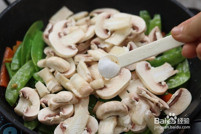 好吃好做有营养的荷兰豆炒口菇