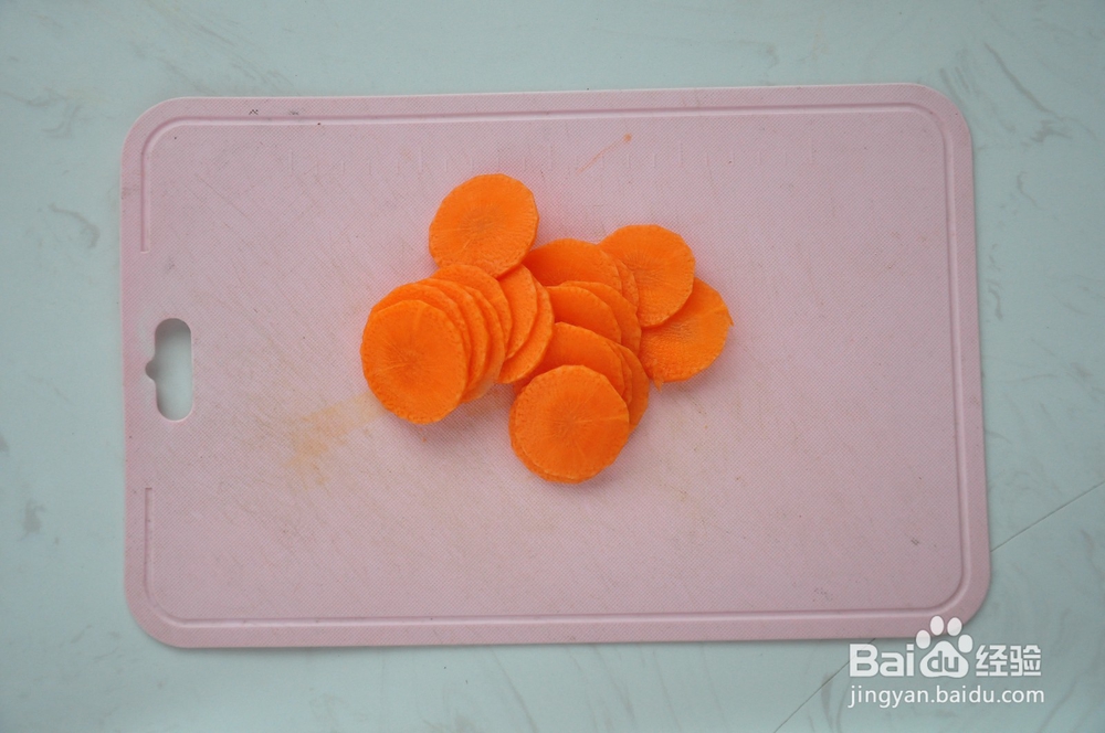 这道鲜香软糯的糯米珍珠丸子送给你~