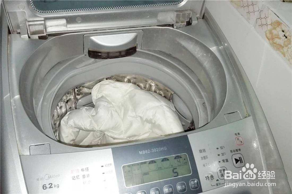 污垢较重的羽绒服应该怎样清洗
