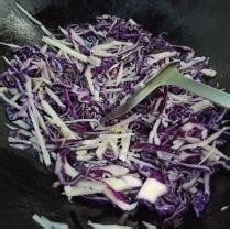 如何做紫甘蓝炒藕