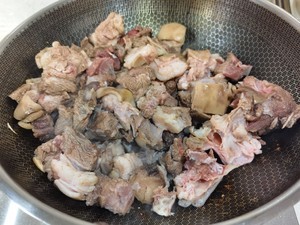 如何做滋补的羊肉煲?