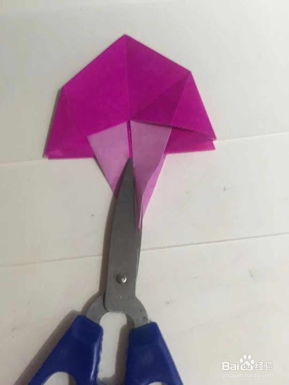 怎样用彩纸折叠一只漂亮的海蜇