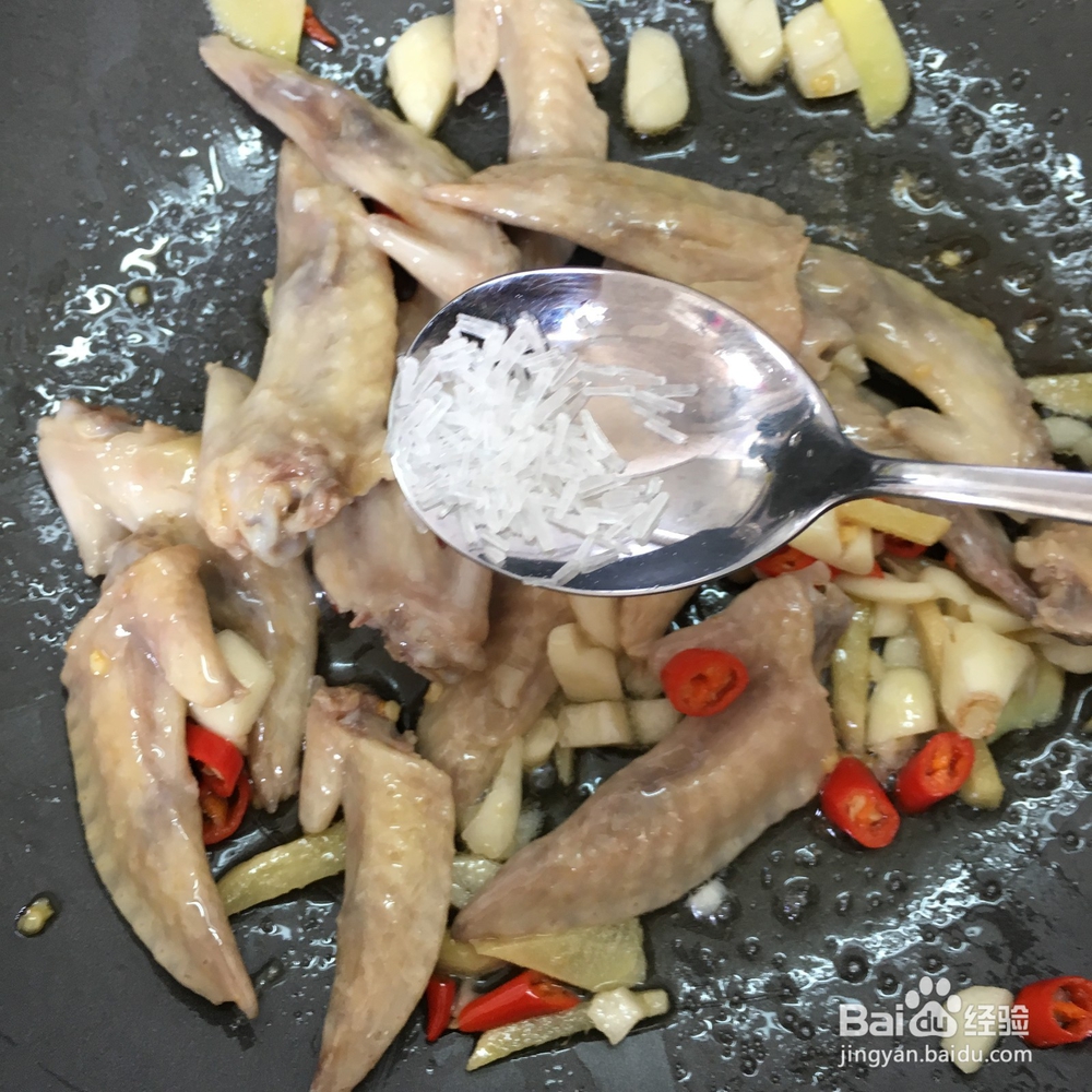 炒鸡翅尖的家常做法
