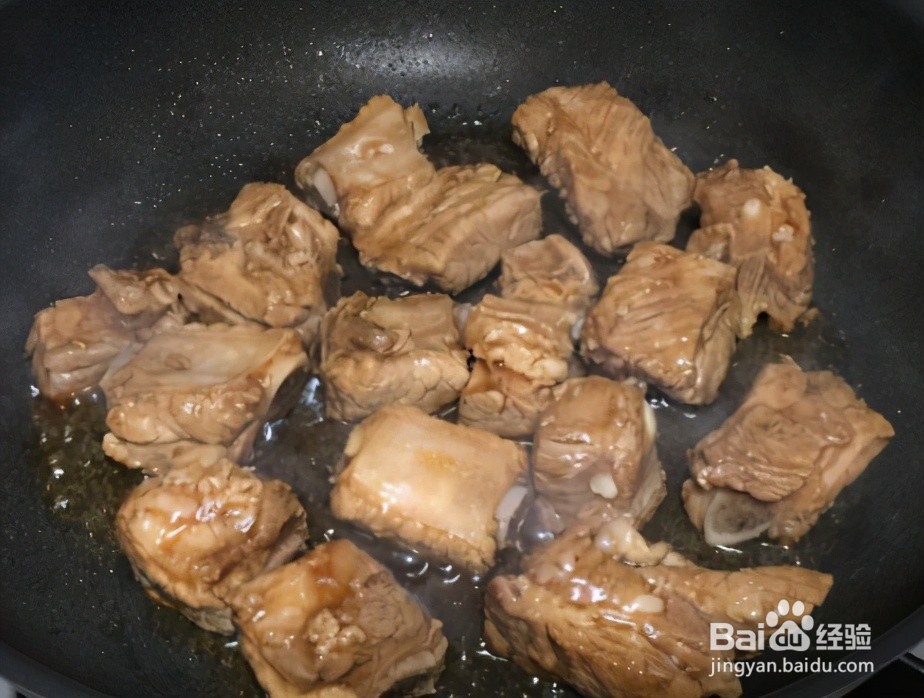 家庭自制土豆炖排骨