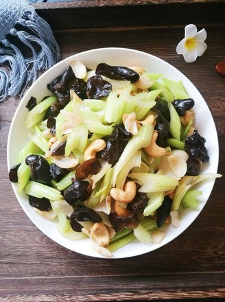 西芹百合木耳炒腰果