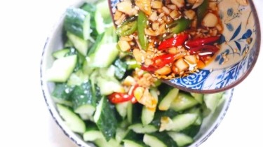 凉拌脆爽鲜黄瓜的做法