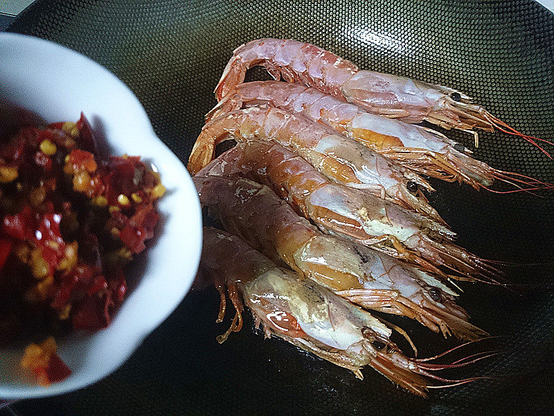 看着都让人流口水的剁椒烧红虾你会做吗？