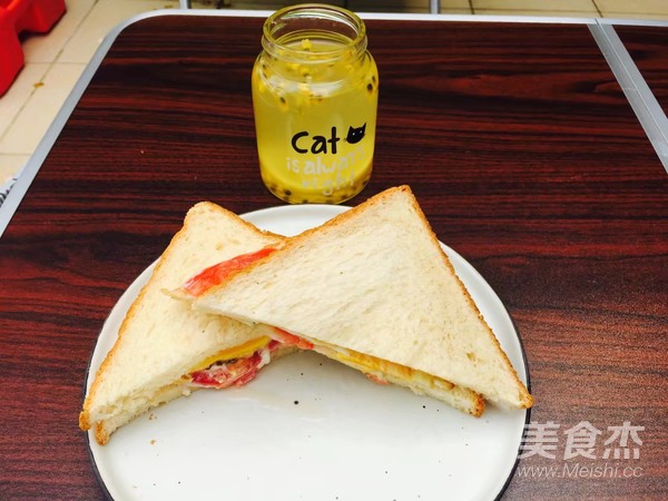 鸡蛋西红柿三明治