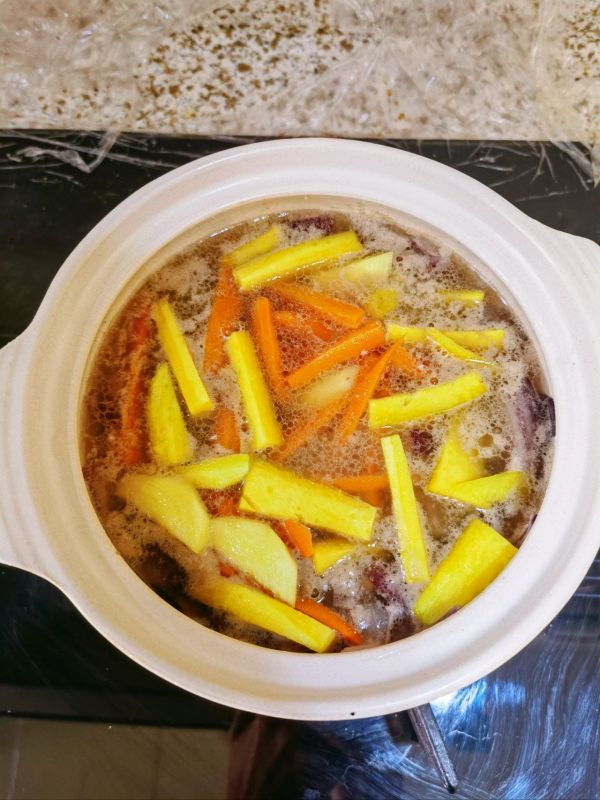 新疆手抓饭煲仔锅