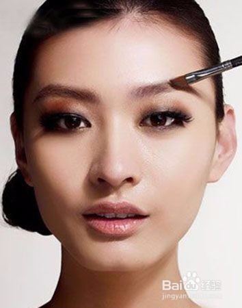 一招教会如何化淡妆
