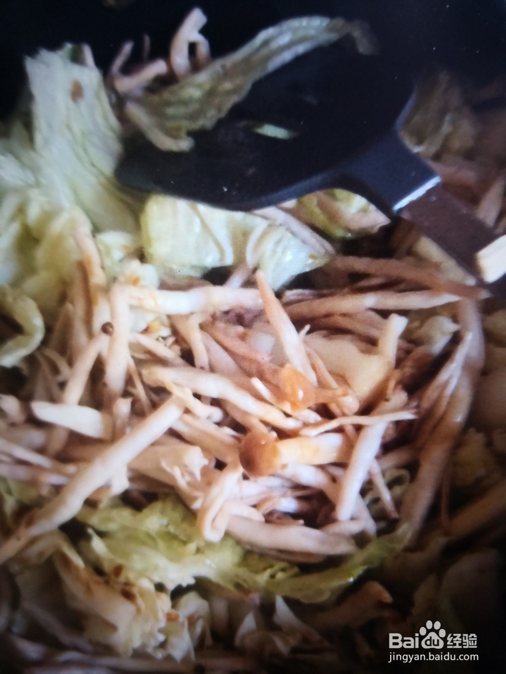 制作蟹味菇炖白菜攻略