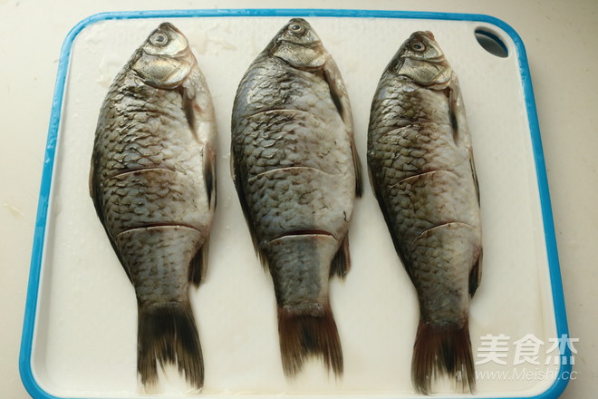 香酥鲫鱼的做法