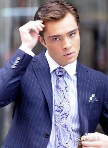 西服上衣口袋 放手帕方法