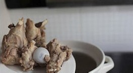 简单美食：骨汤菠菜粥