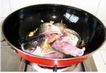 做法有点特别的垮炖鱼——农家垮炖鱼