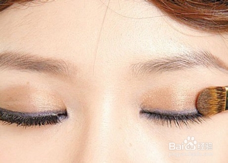 彩妆教程：明艳派对女王妆容