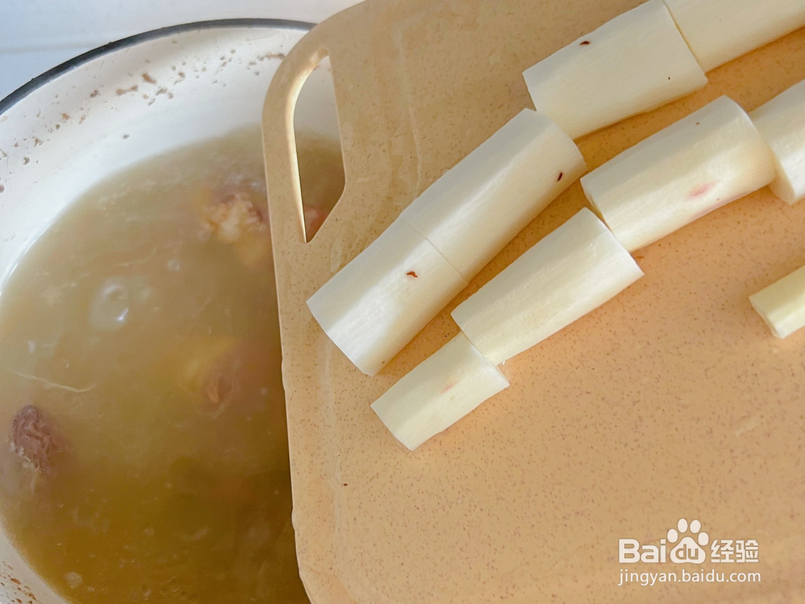 山药排骨羊肚菌汤的做法