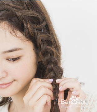 斜刘海编发个性十足