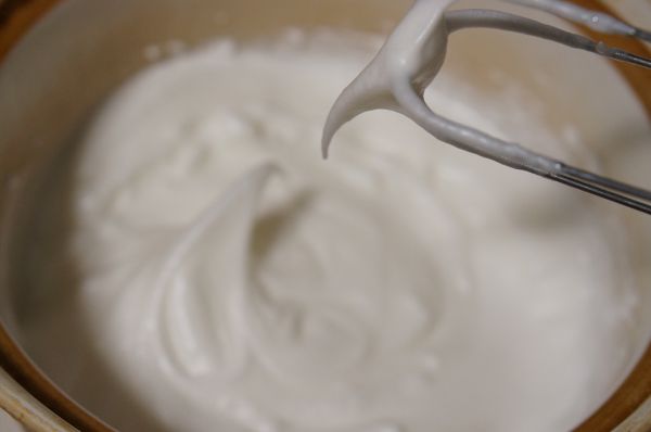 草莓鲜奶蛋糕卷