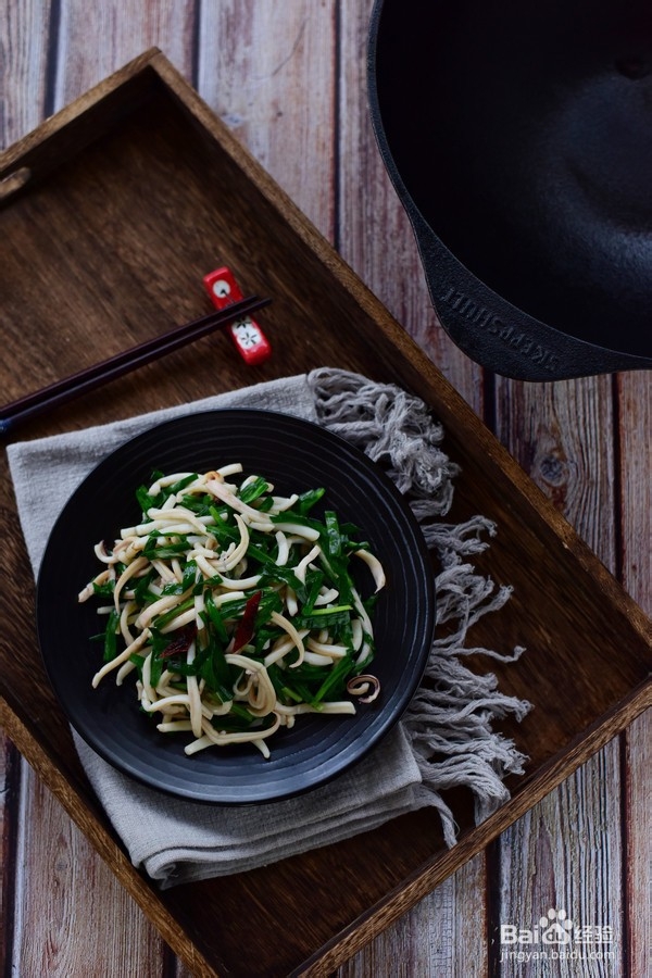 韭菜炒鱿鱼的做法