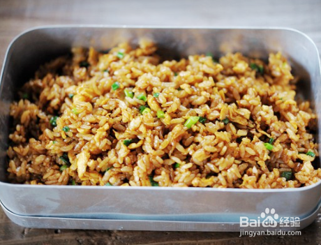 家庭自制酱油炒饭