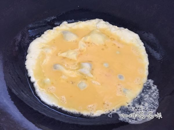 芙蓉蛋夹培根芝士牛角包