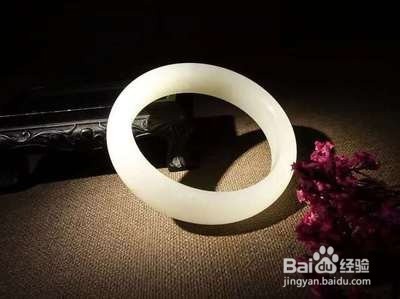 如何辨别翡翠手镯