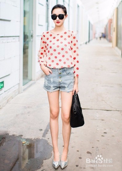 波点雪纺衫怎么搭配