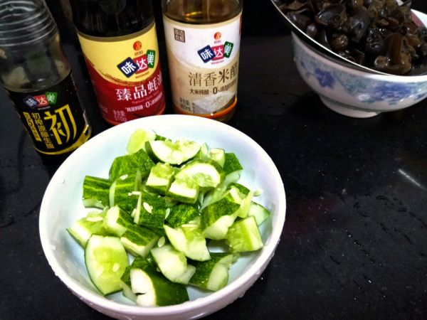 凉拌黄瓜黑木耳