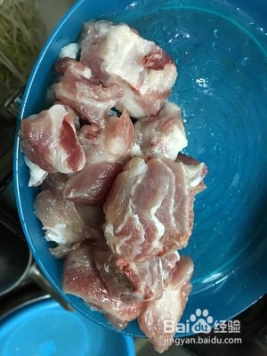 食补佳品排骨黄豆苦瓜的做法