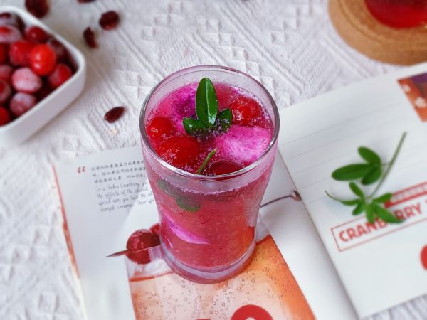 蔓越莓火龙果冰饮