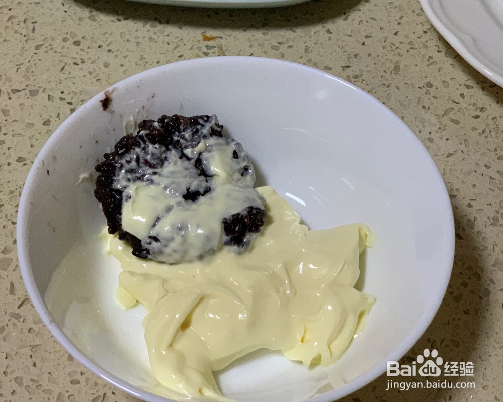 吃光光的紫米肉松小贝