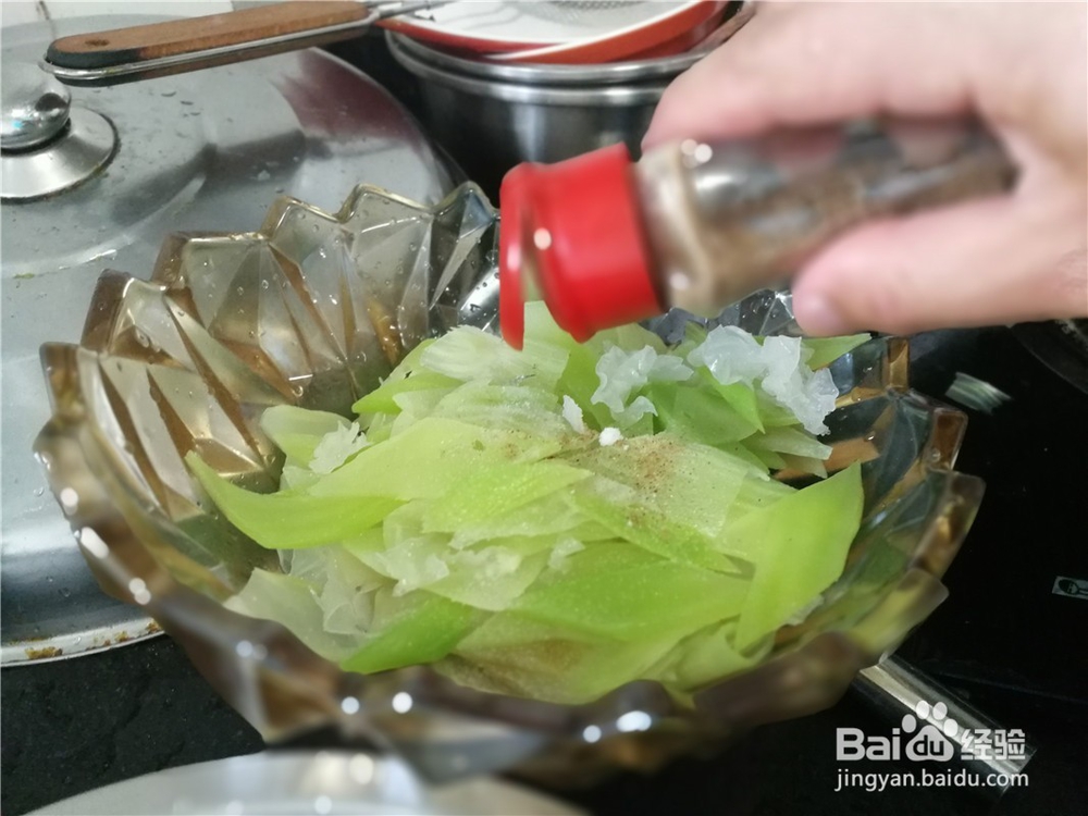 莴笋拌猪肉银耳