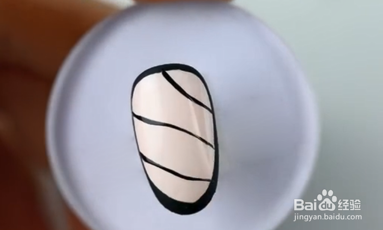 怎样做破洞丝袜指甲?