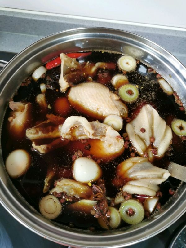 卤鸡翅鸭爪鹌鹑蛋