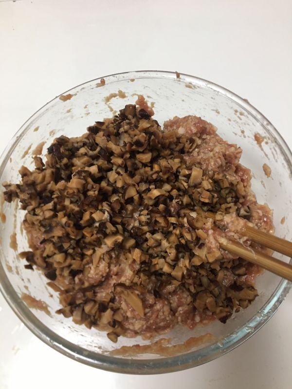 芹菜香菇鲜肉饺子