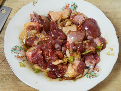 教你做香喷喷的菌香鸭腿煲仔饭，味道美极了