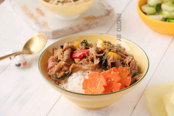 罗勒肥牛卷盖浇饭