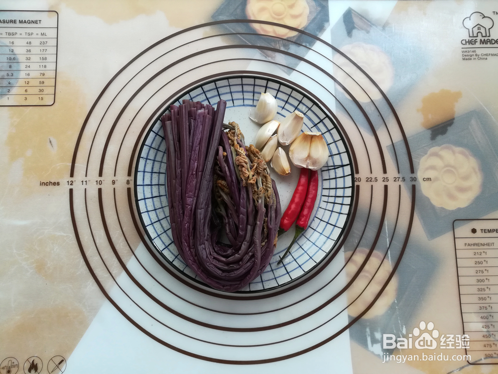 怎么吃都不腻的凉拌蕨菜