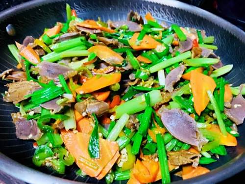 玉林焖狗肉配料_焖狗肉的做法及配料_广西焖狗肉的做法大全