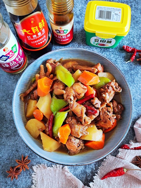 家常土豆炖鸡块